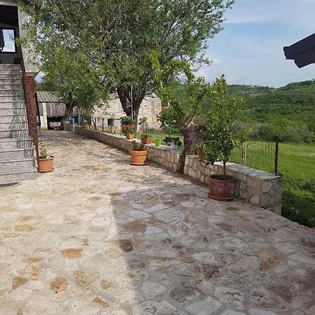 Apartman Kata Apartment *